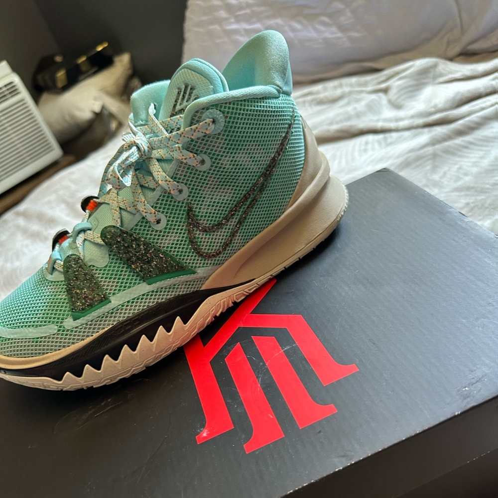 KYRIE 7
COPA
